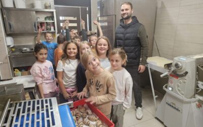 Učenici 2. a i b razreda posjetili pekaru povodom Dana kruha