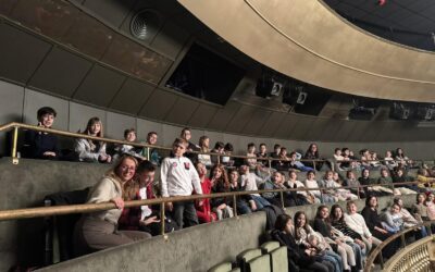 Učenici na predstavi “Ružno pače”